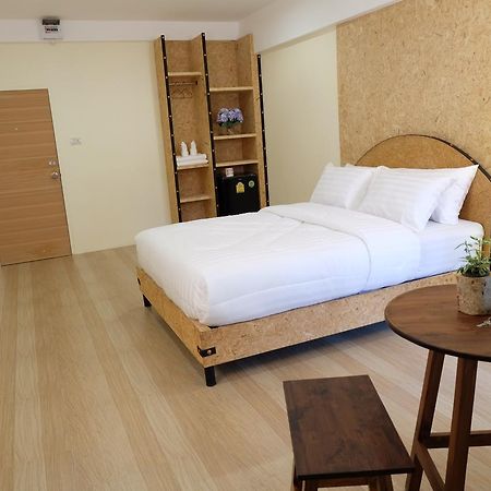 Area 69 Aparthotel Bangkok Buitenkant foto