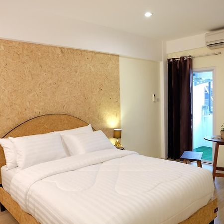 Area 69 Aparthotel Bangkok Buitenkant foto