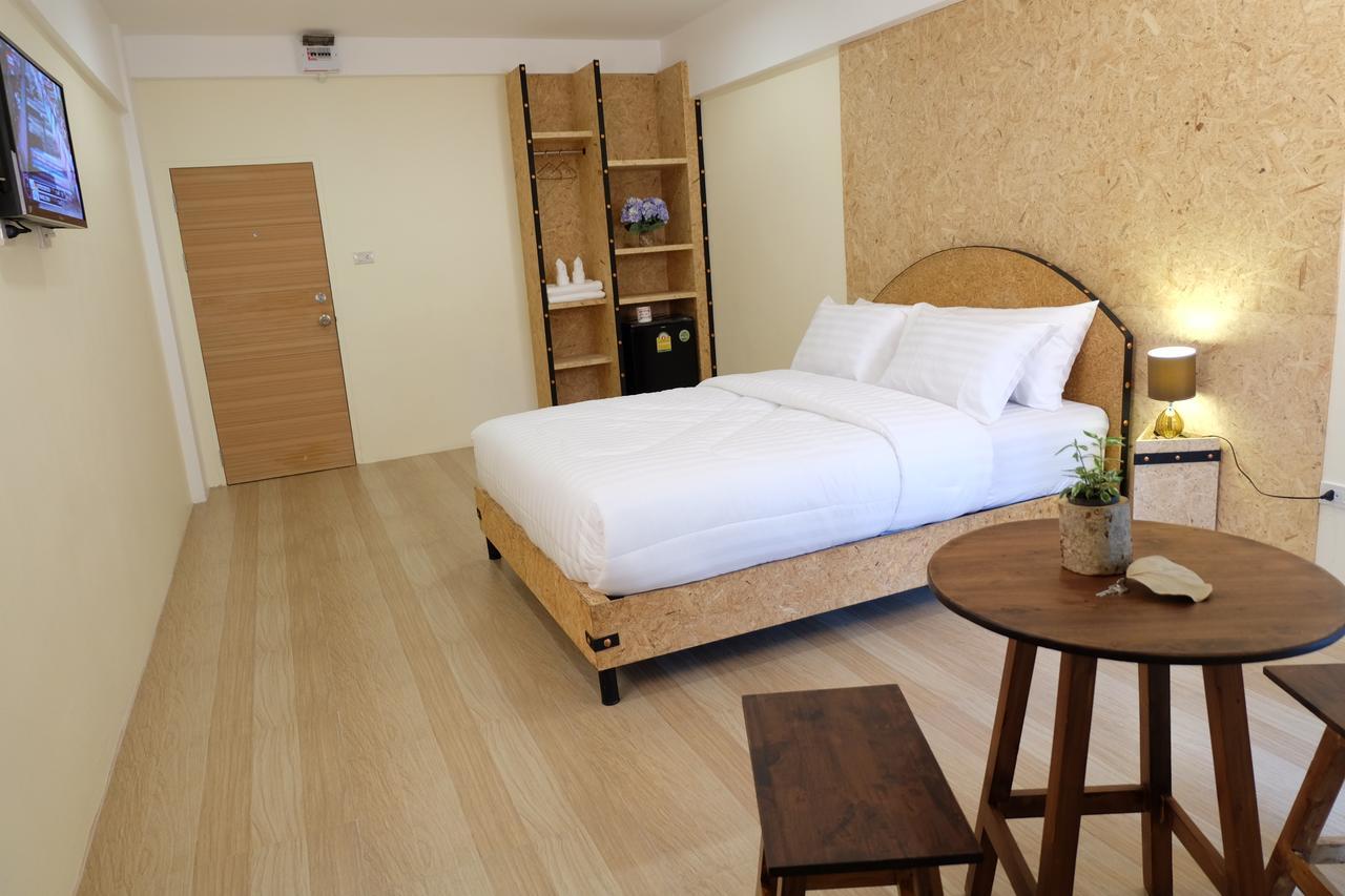 Area 69 Aparthotel Bangkok Buitenkant foto