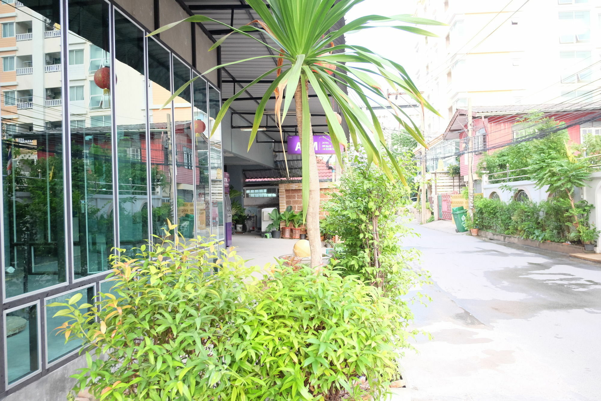 Area 69 Aparthotel Bangkok Buitenkant foto