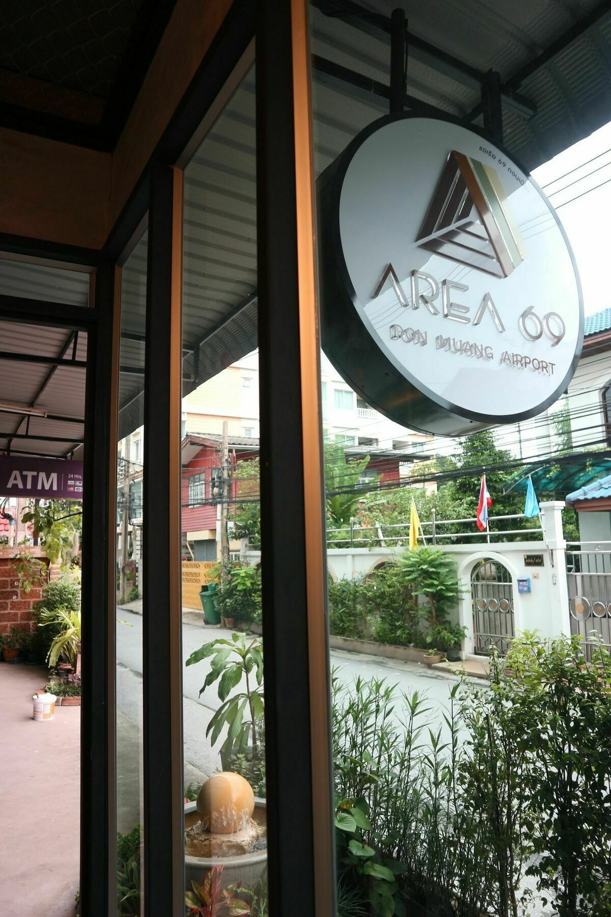 Area 69 Aparthotel Bangkok Buitenkant foto