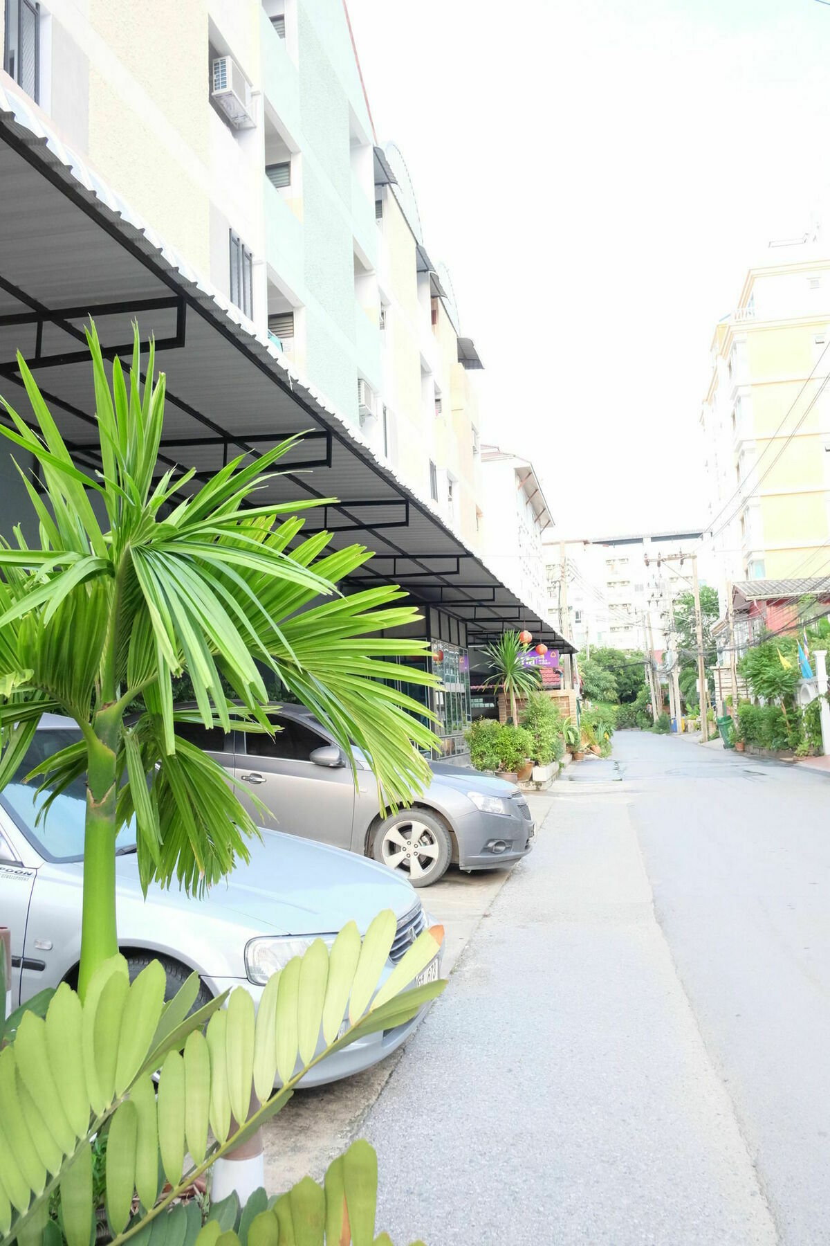 Area 69 Aparthotel Bangkok Buitenkant foto